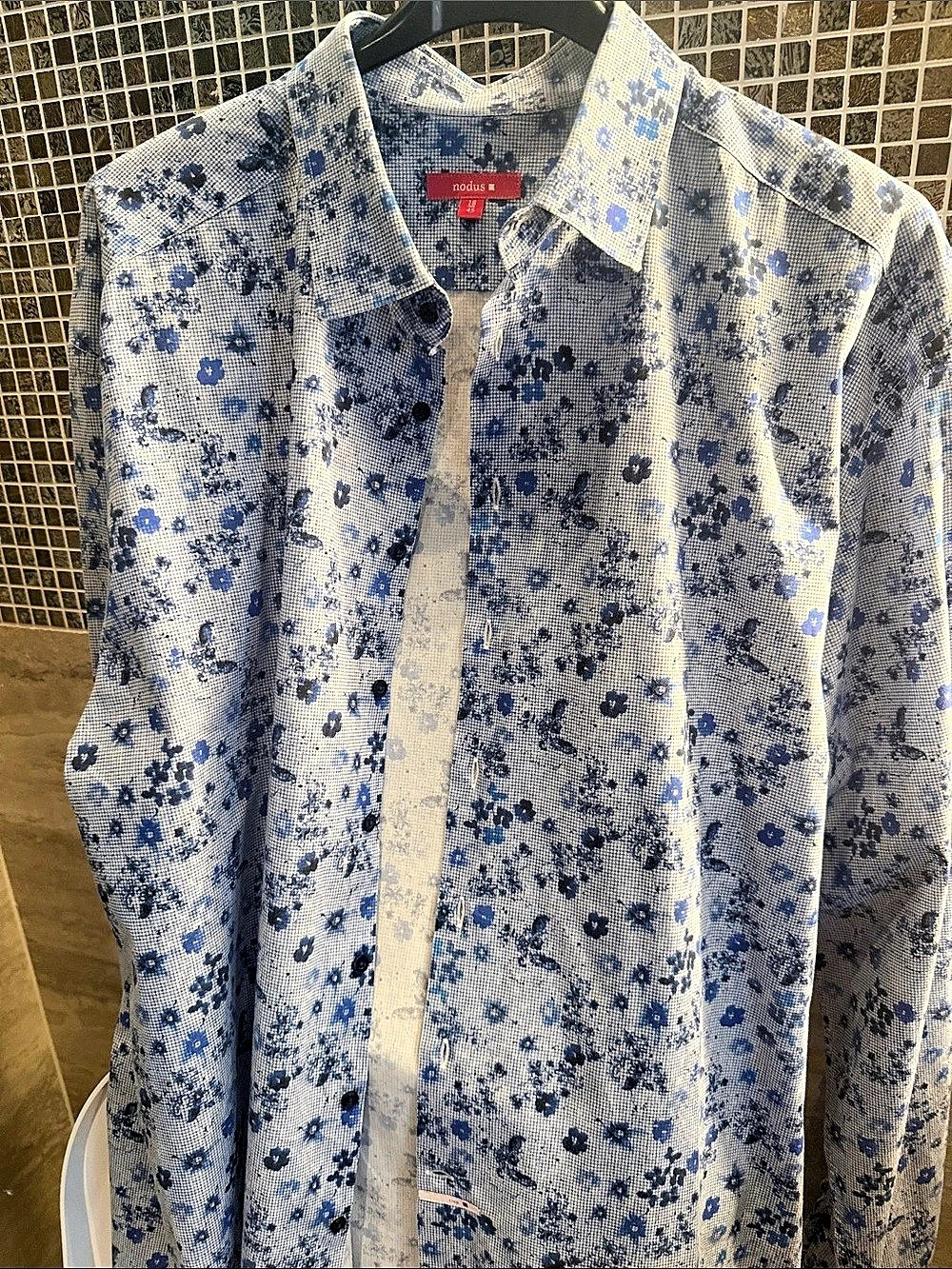 modus Floral Button Down Shirt in Blue & White Size Large